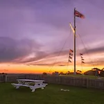 Lighthouse Lodge