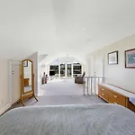 Logans Beach Apartments - The Loft