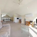 Logans Beach Apartments - The Loft