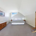Logans Beach Apartments - The Loft