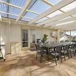 Logans Beach Apartments - Beachhouse