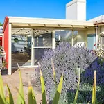Logans Beach Apartments - Beachhouse