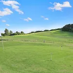 Logans Beach Apartments - Greenviews