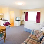 Redwood Manor Motel Apartments
