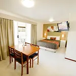 Redwood Manor Motel Apartments