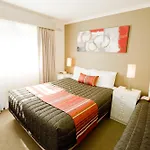 Redwood Manor Motel Apartments