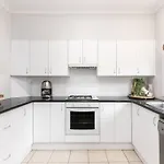 Mickle Townhouse, Steps To Cbd