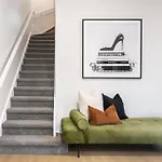 Mickle Townhouse, Steps To Cbd