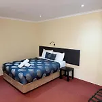 Blue Whale Motor Inn & Apartments
