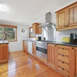 Spacious Four Bedroom Central House Sleeps 8