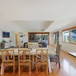 Spacious Four Bedroom Central House Sleeps 8