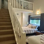 Austral Place 88 Via Merri River