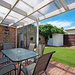 Historic Central Cottage In Warrnambool