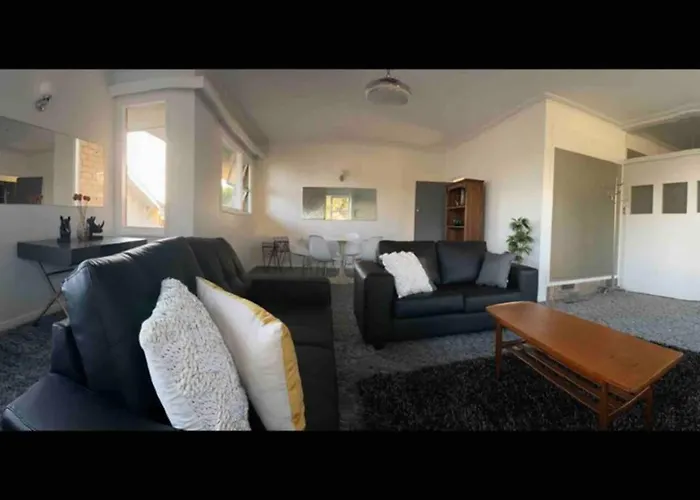 Pet Friendly Central Home In The Heart Of Town