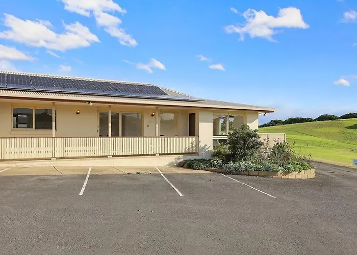 Logans Beach Apartments - Greenviews