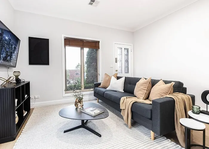 Mickle Townhouse, Steps To Cbd