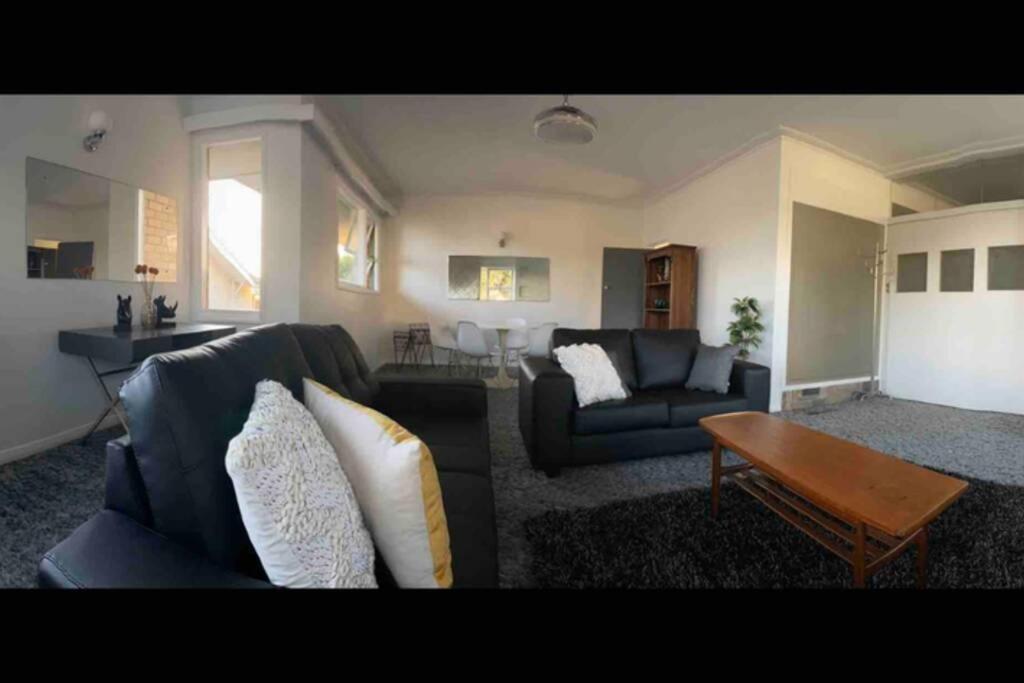 Pet Friendly Central In The Heart Of Town Holiday home *