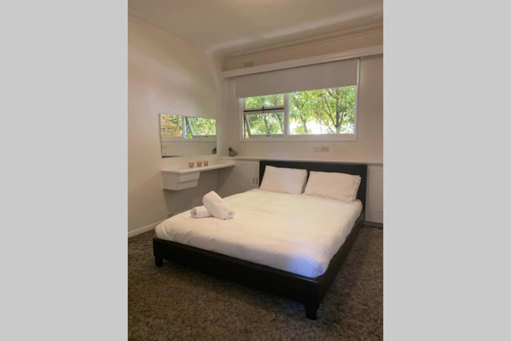 Pet Friendly Central In The Heart Of Town *