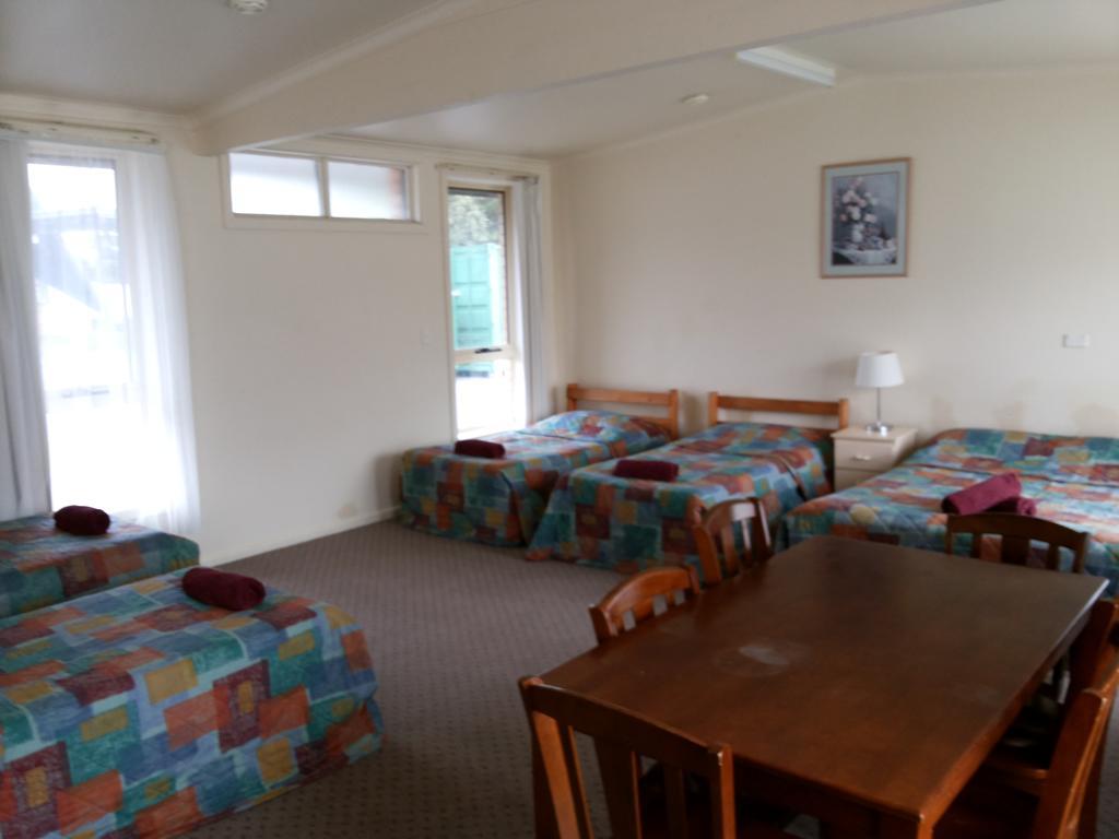Southern Right Motor 3* Warrnambool