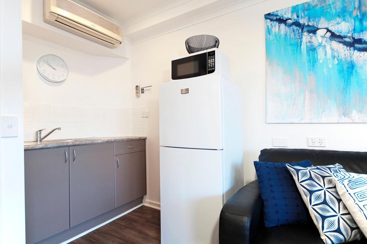 Apartment 521 *