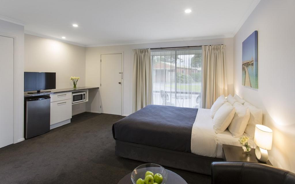Western Colonial Village 3*