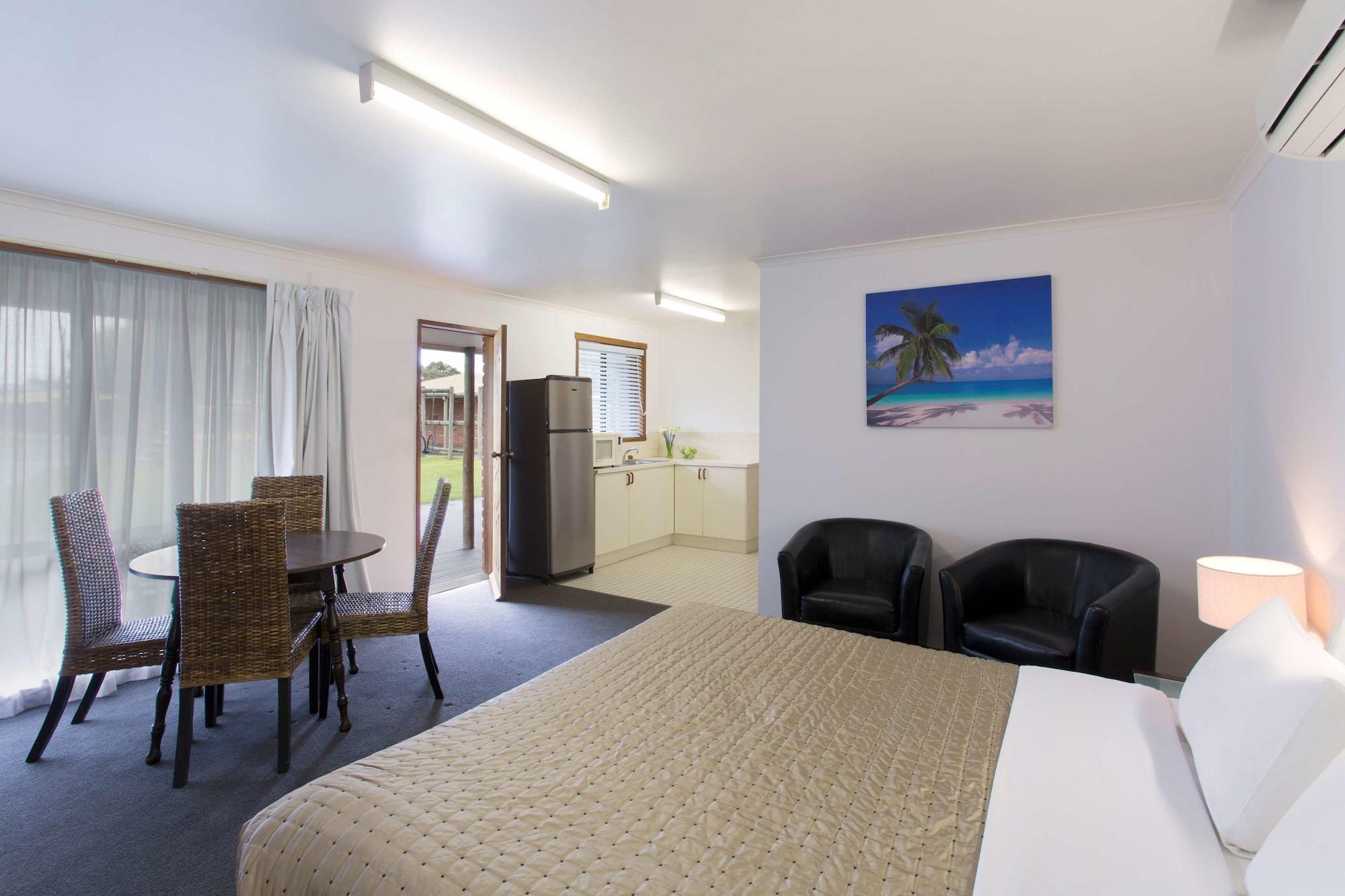 Motel Western Colonial Village 3*