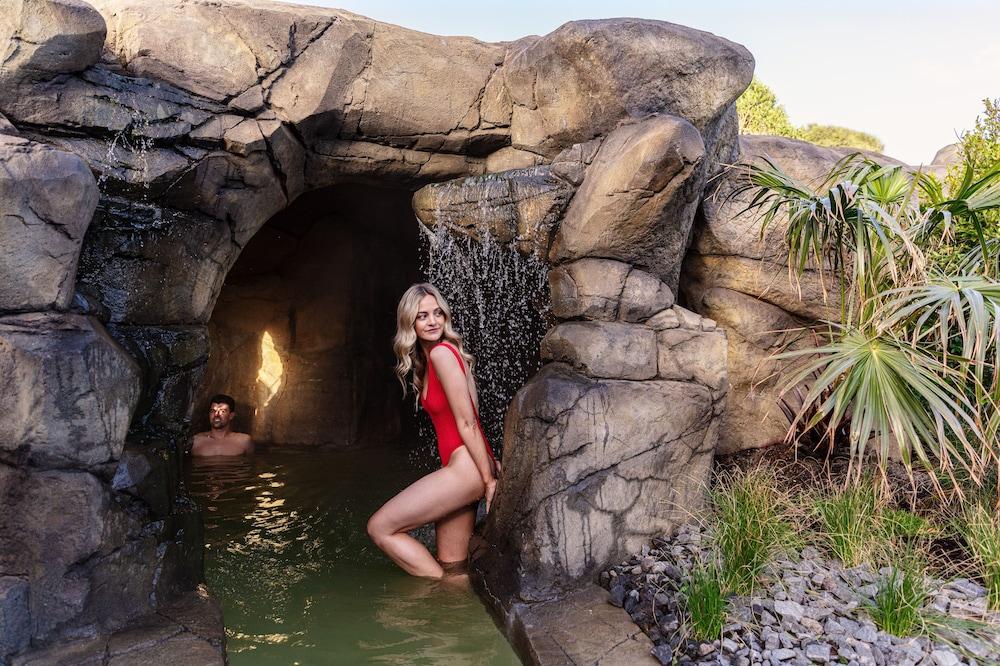 Deep Blue & Hot Springs Hotel