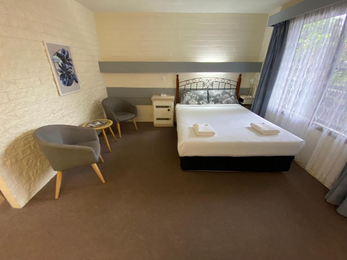 Mahogany Motel