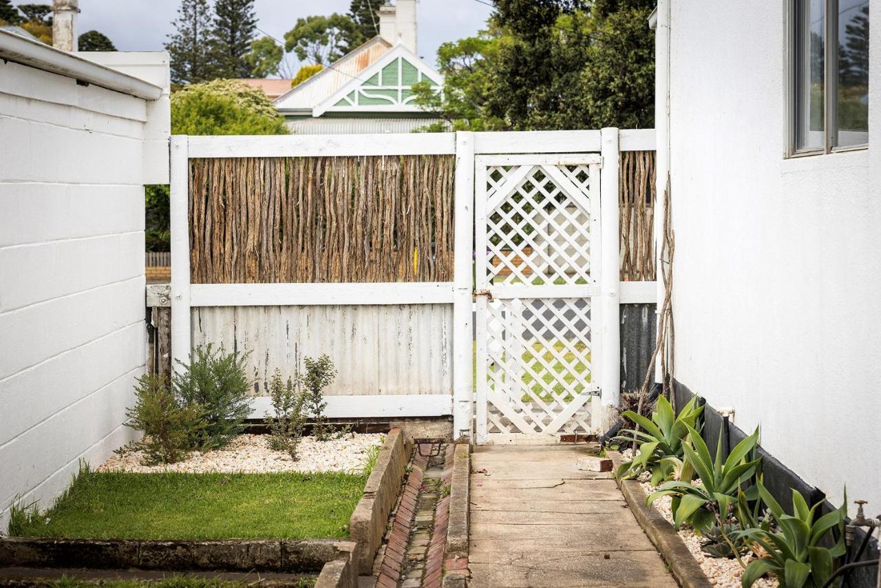 Ellenora * Warrnambool