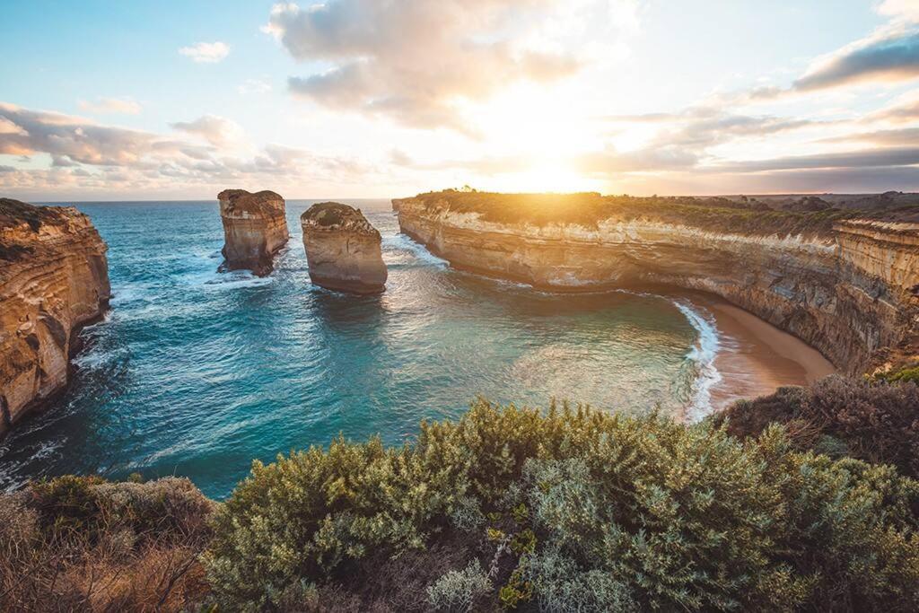 White * Warrnambool