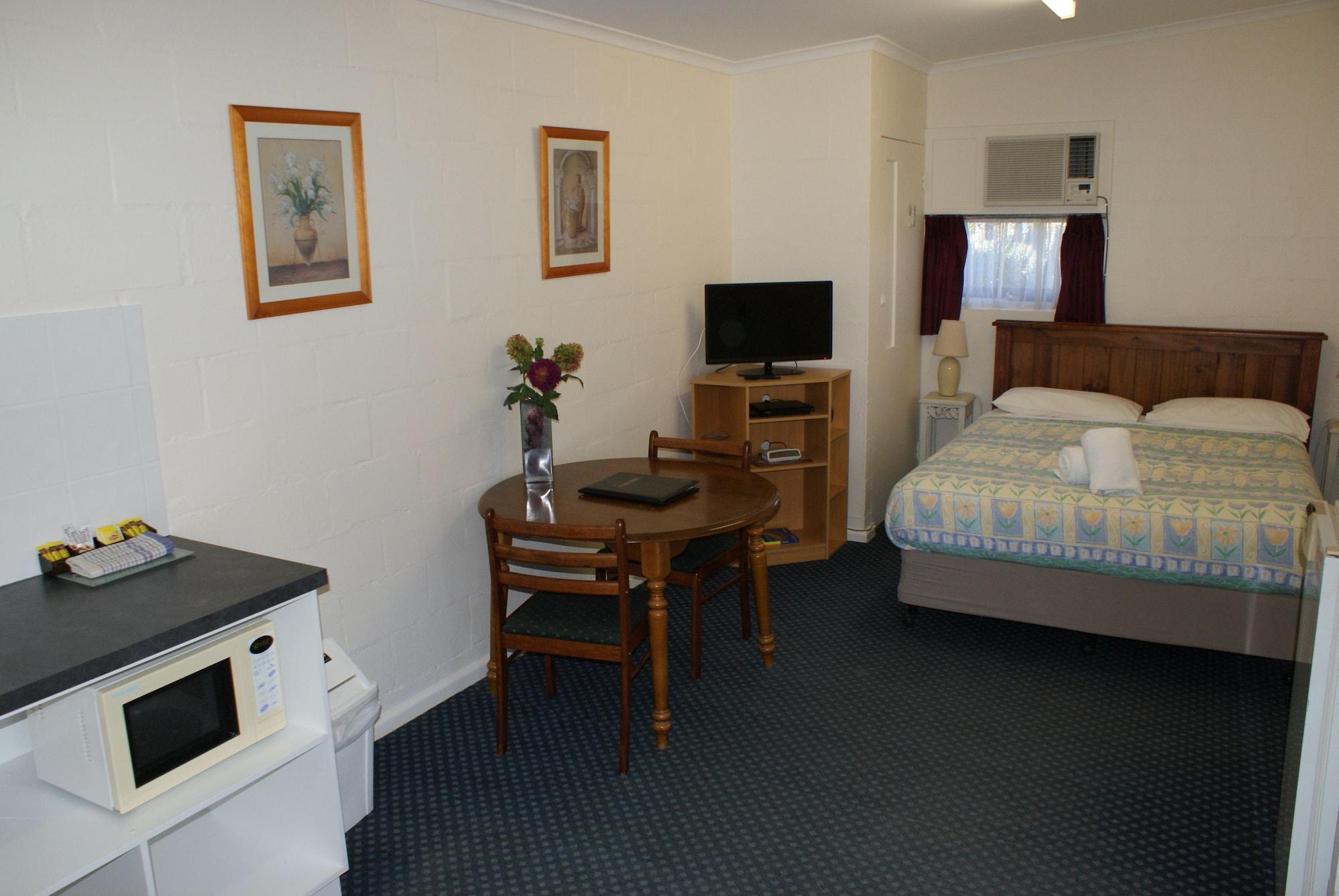 And * Warrnambool