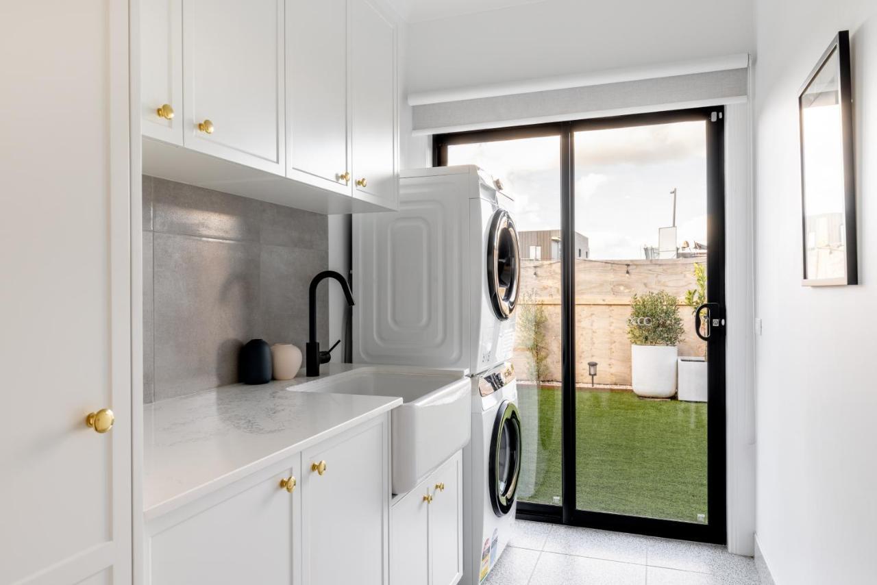 1 House - Award-winning Luxury 4 Bedroom Smart Holiday home Warrnambool