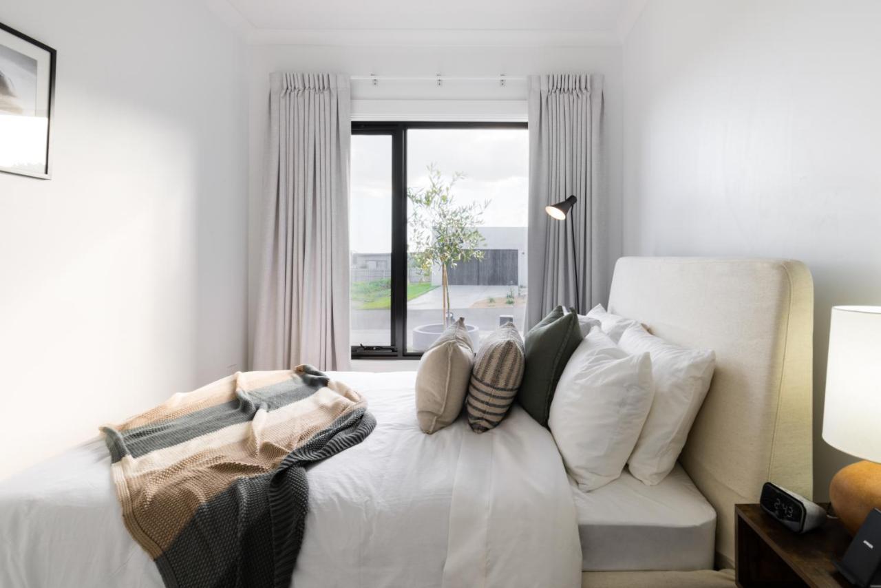 1 House - Award-winning Luxury 4 Bedroom Smart * Warrnambool