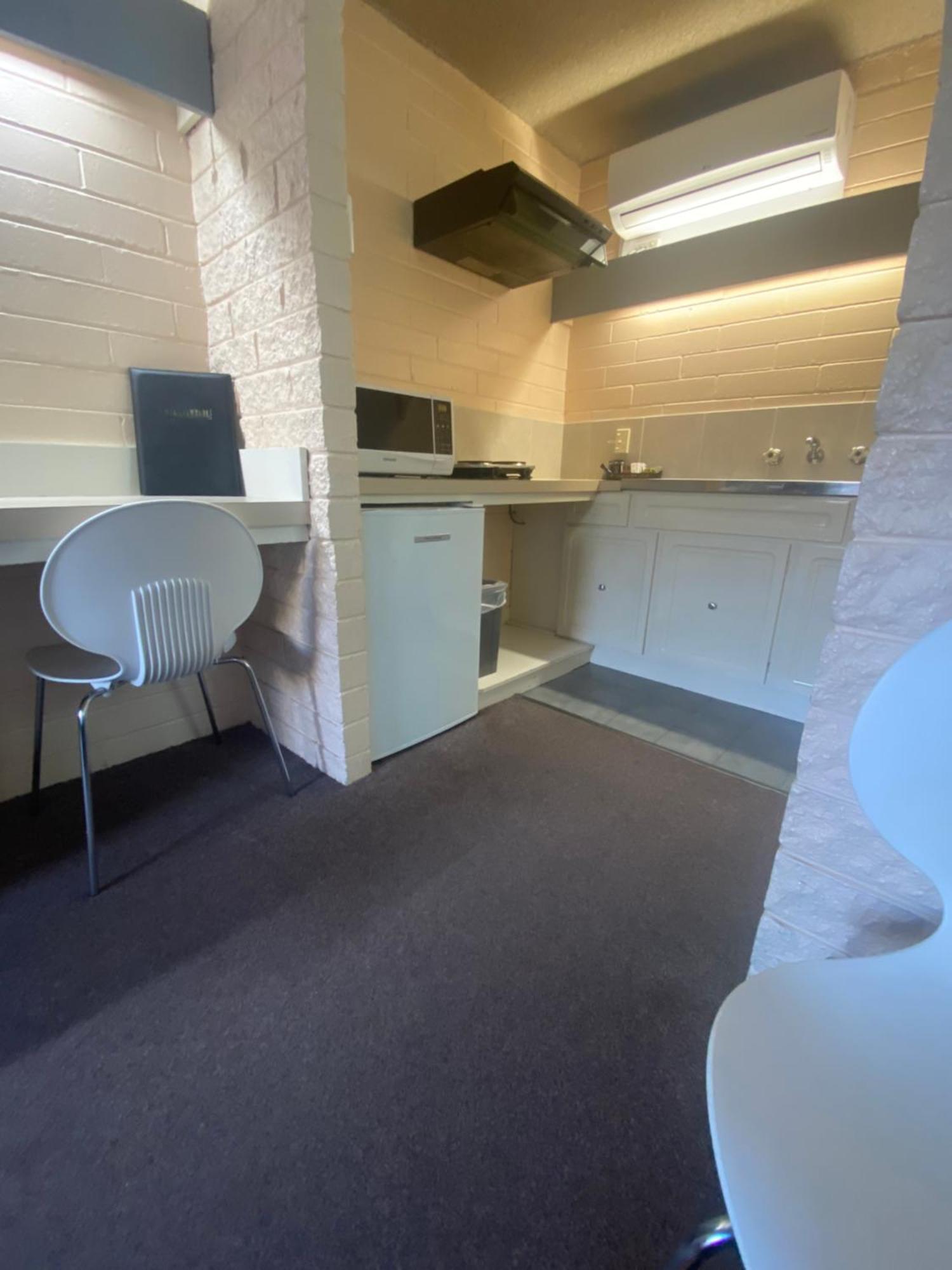 Mahogany 3* Warrnambool