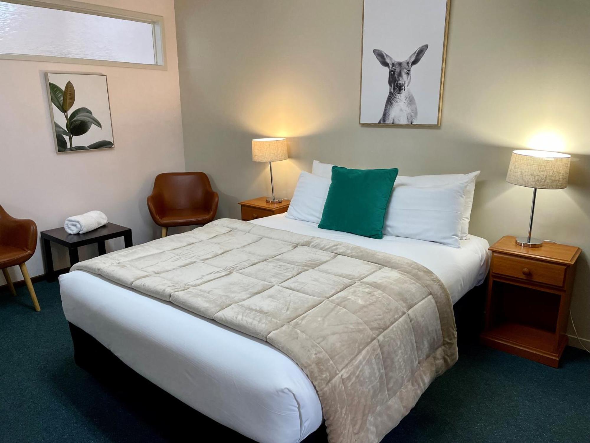Motel Heart 3*