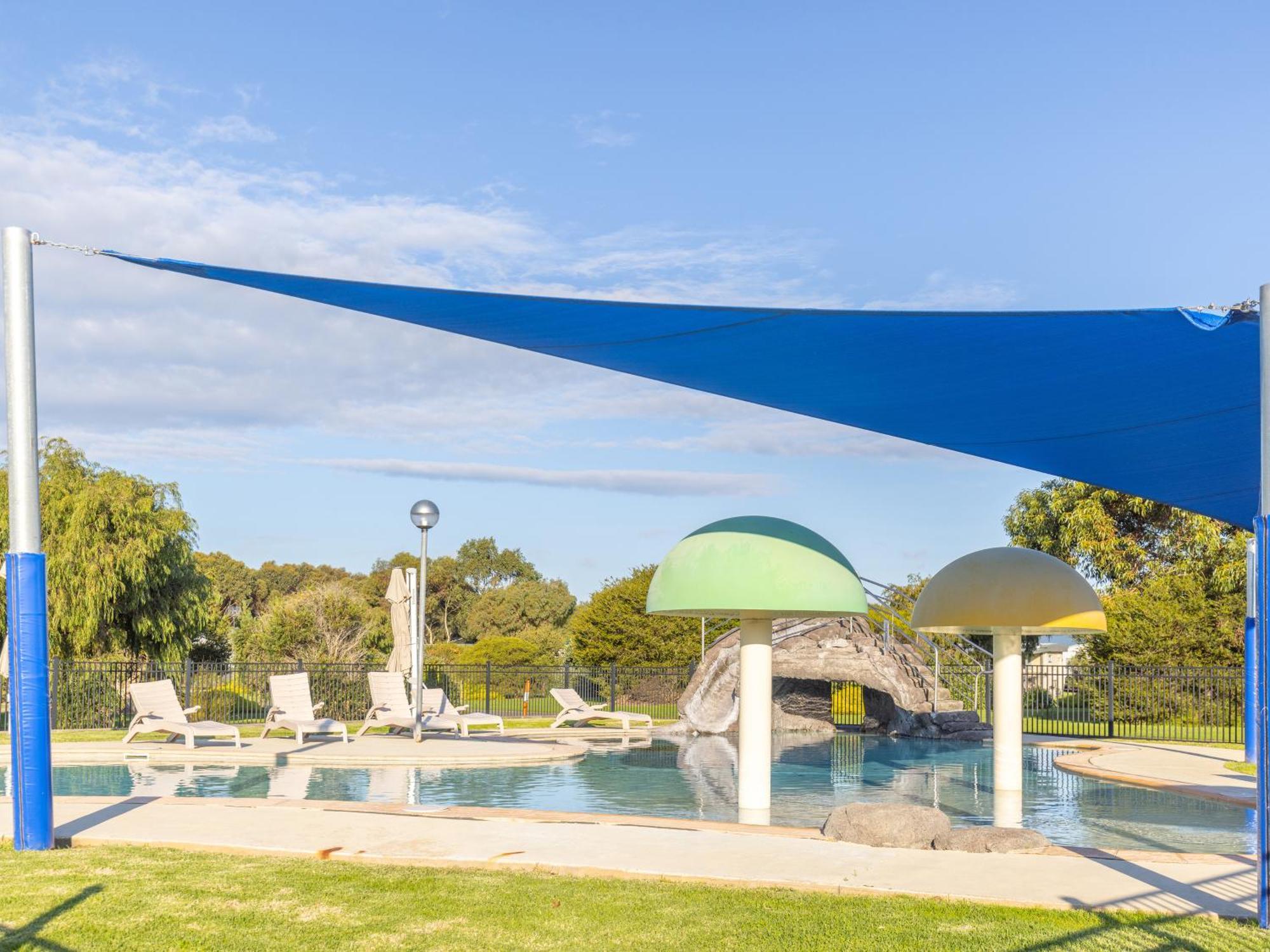 Nrma Riverside 4*