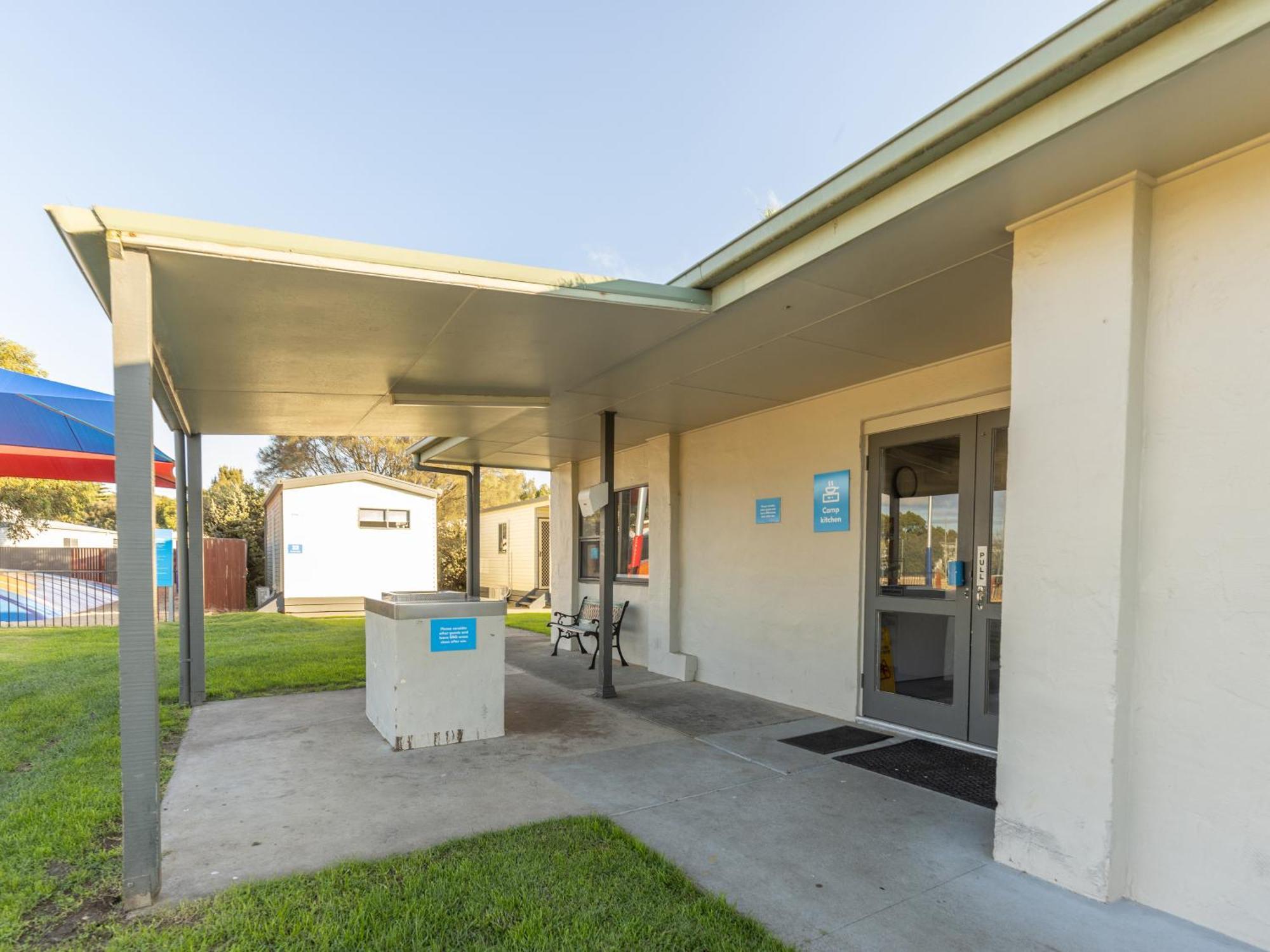 Nrma Riverside Holiday park 4*