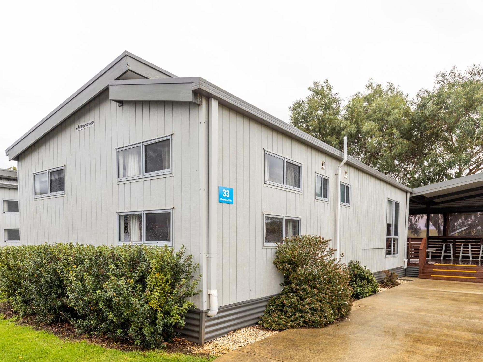 Nrma Riverside 4*