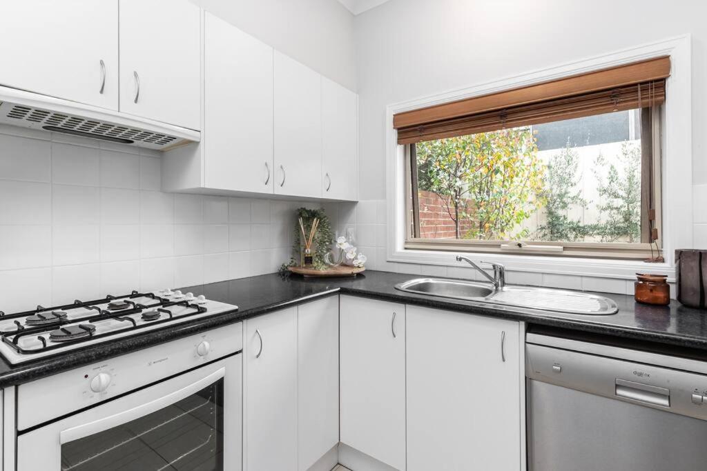 Mickle Townhouse, Steps To Cbd Apartment