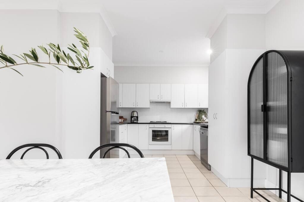 Mickle Townhouse, Steps To Cbd