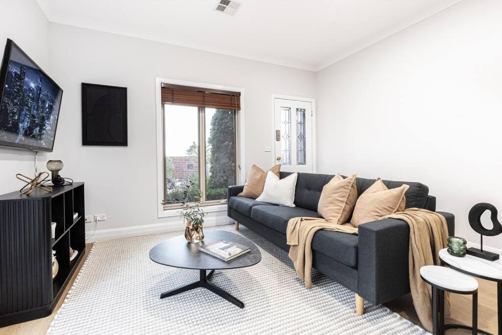 Mickle Townhouse, Steps To Cbd Apartment
