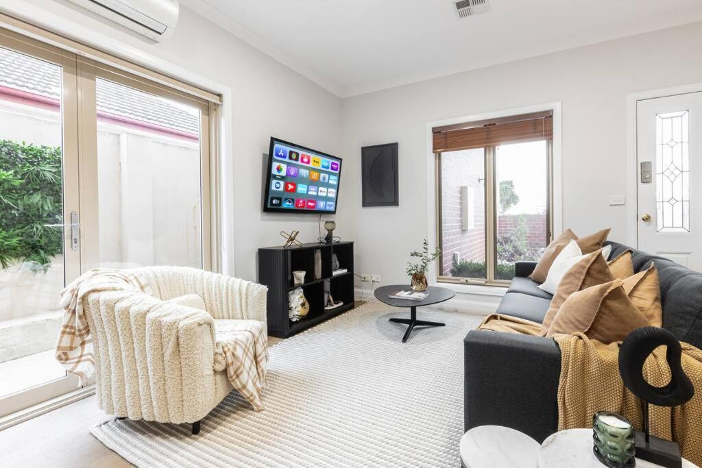 Mickle Townhouse, Steps To Cbd *