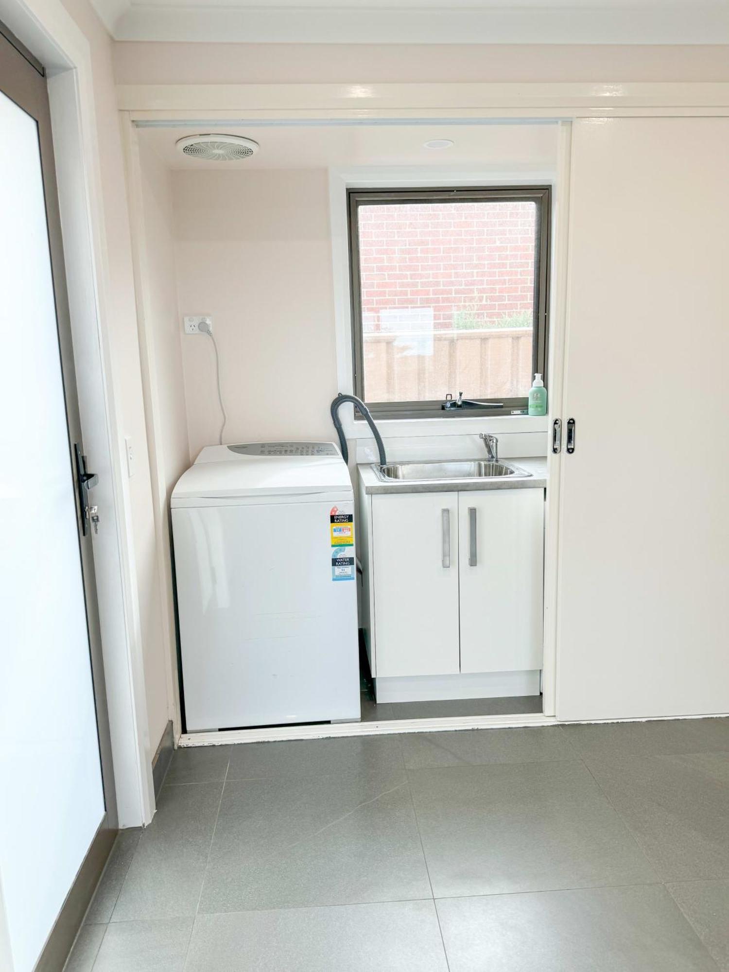 Hopkins View Apartment *