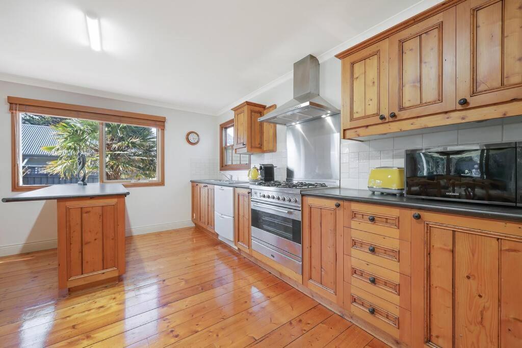 Spacious Four Bedroom House Sleeps 8 Warrnambool