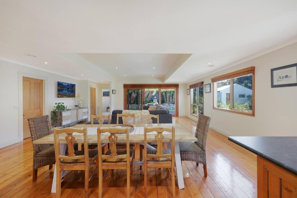 Spacious Four Bedroom House Sleeps 8 Holiday home Warrnambool