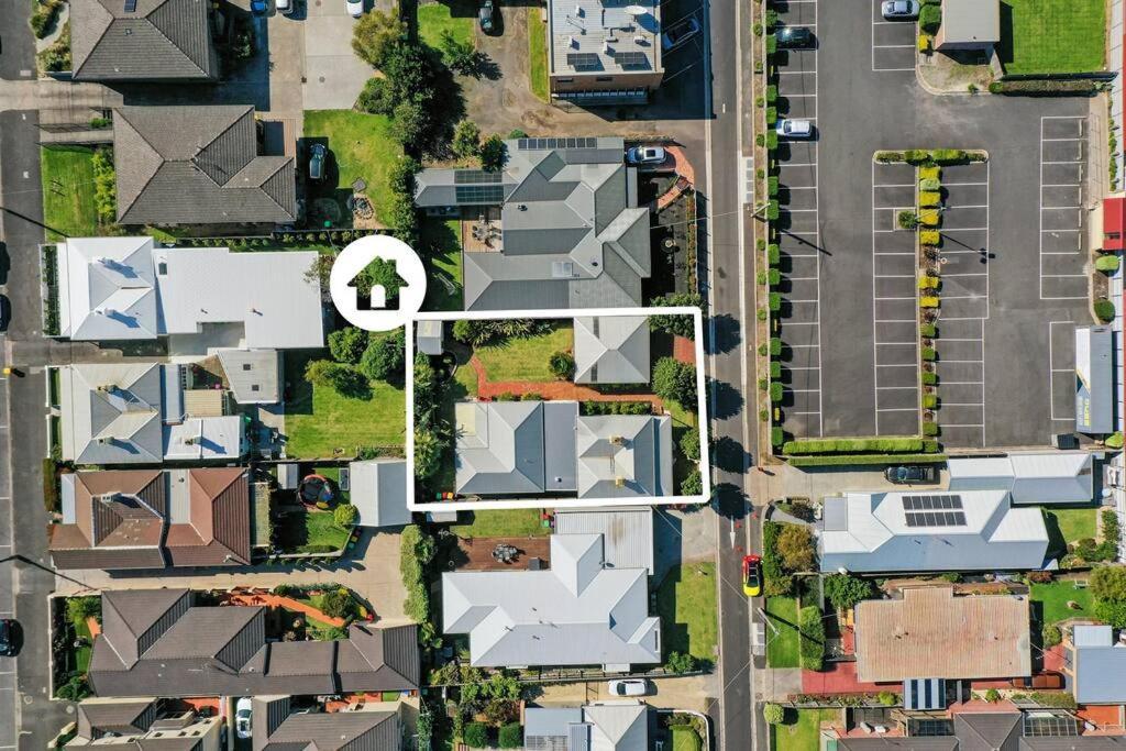Spacious Four Bedroom House Sleeps 8 Warrnambool