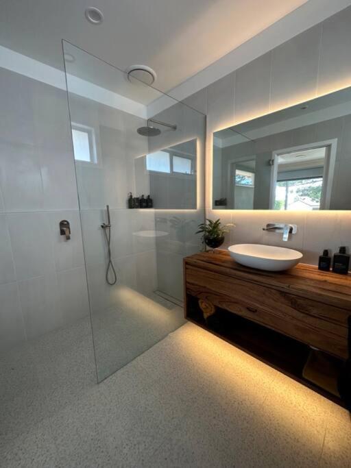 3 Bedroom, Pet Friendly Cbd Holiday home *