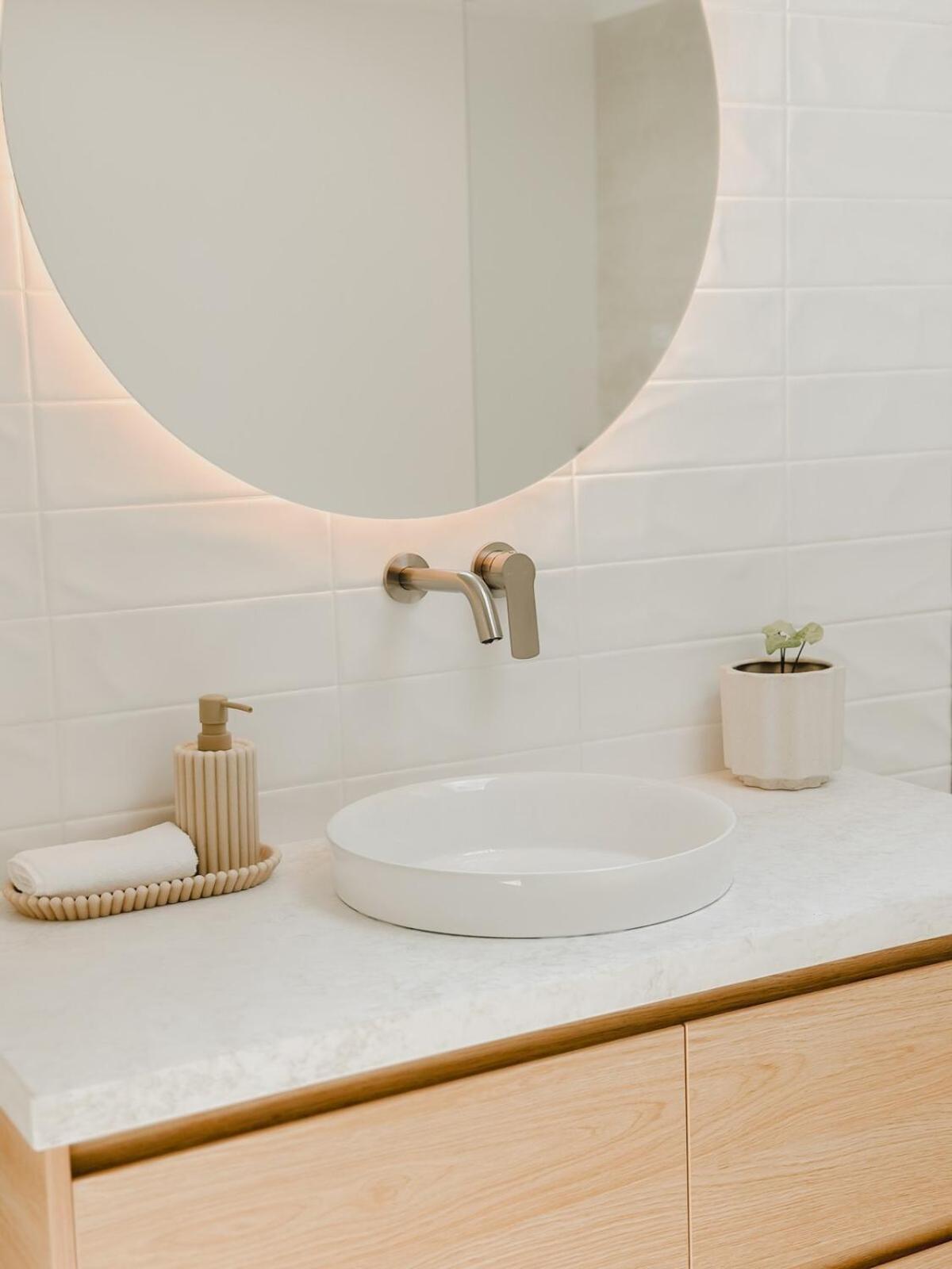 Honey Flower House - Cbd, Hospital, Beach & Train Warrnambool