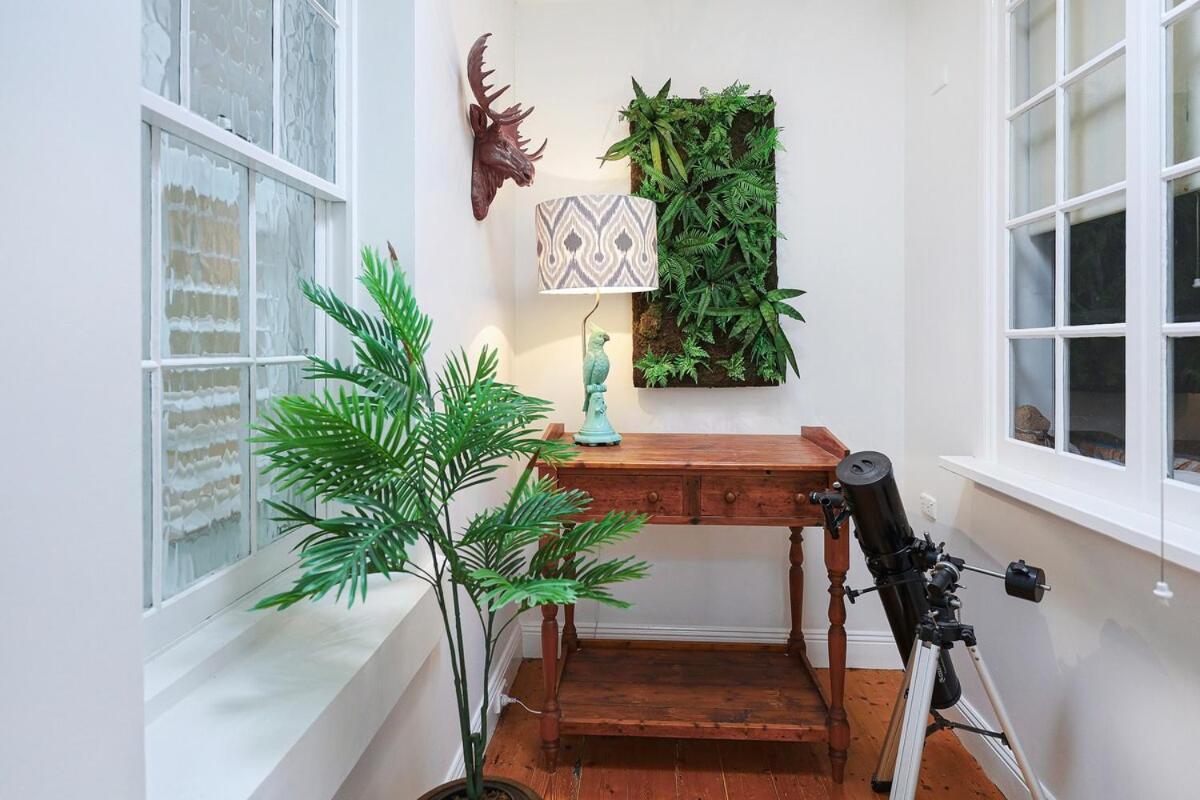 3 Bdrm House In Cbd Sleeps 6 Holiday home *