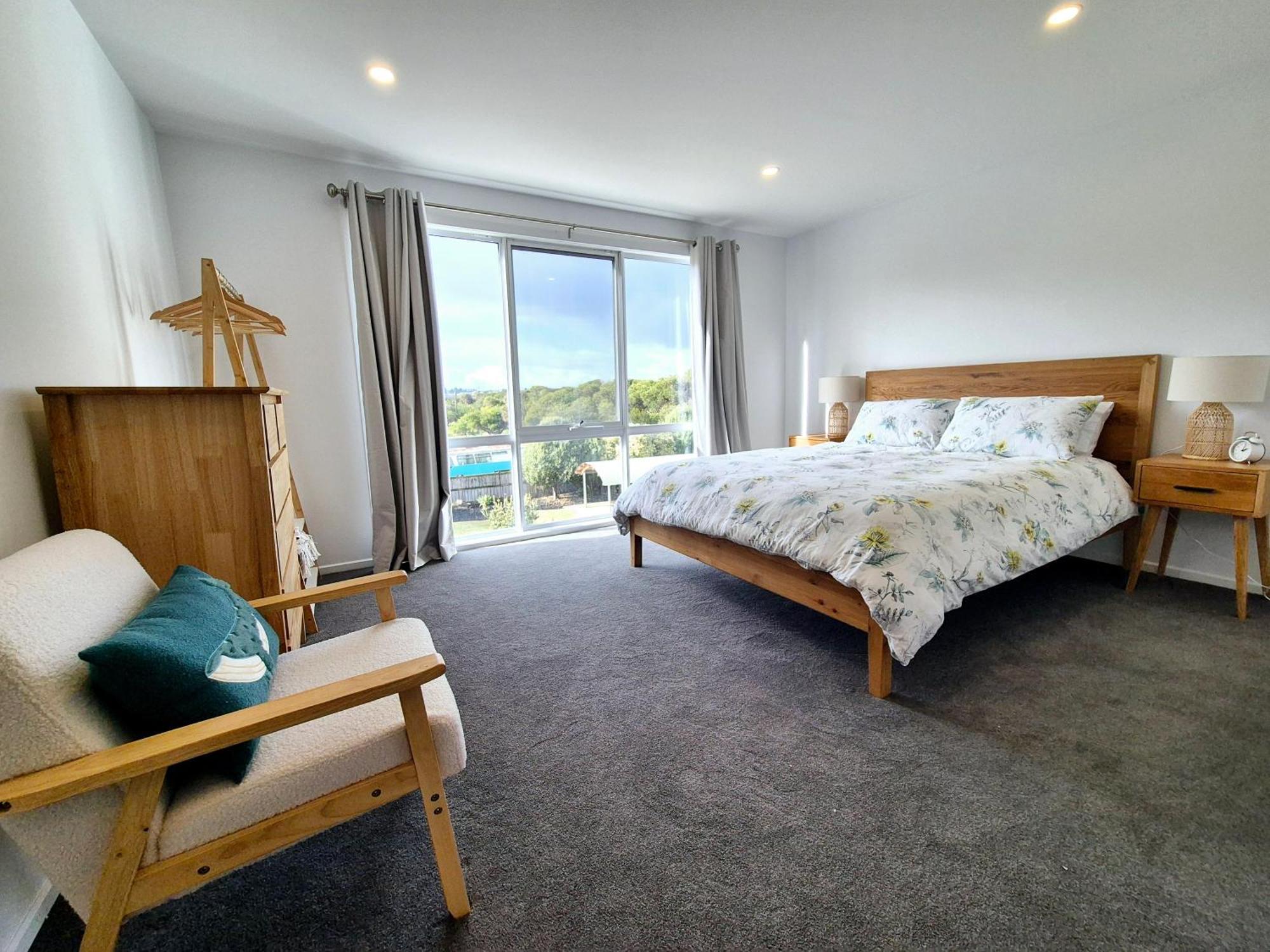 Apartment Four Bedroom Beachside *